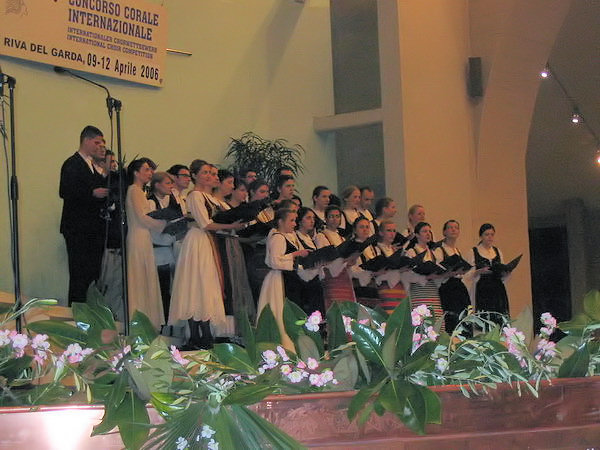 Opening - choir sings the anthem of Musica Mundi